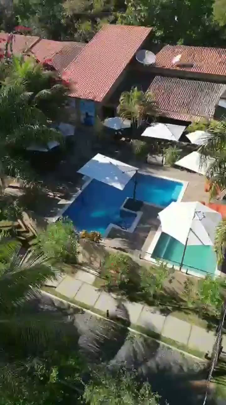 Vista aérea da pousada e do Rio Crixás-Açu